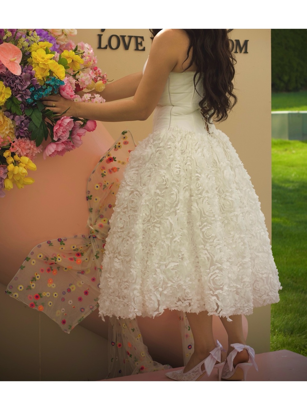 AKIRA White Strapless Rosette Tea-Length Dress